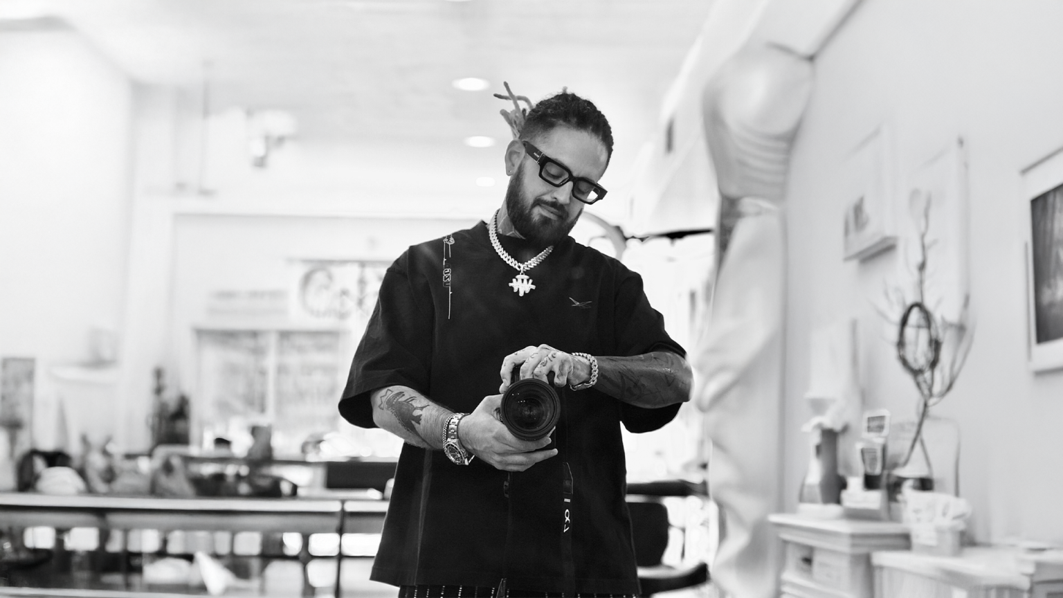 Drone Drone(@SupremeDrone)